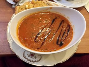 Vegan tomato basil soup with toast at Sundowners in Exmouth