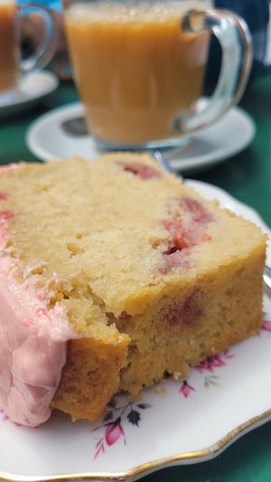 Raspberry vanilla sponge at Sundowners in Exmouth