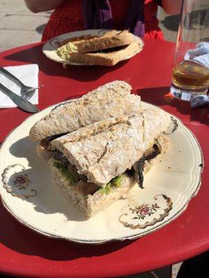Vegan breakfast baguette (mushroom, sausage, avocado) at Sundowners in Exmouth