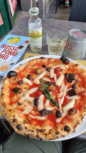 Pizza vegana at Rossopomodoro in Trieste