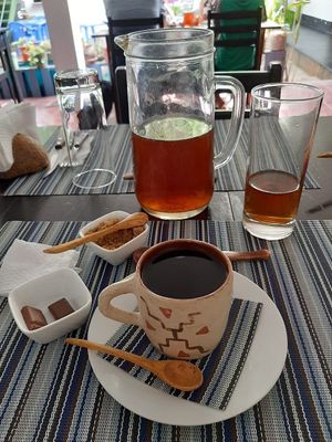 Buen café y me obsequiaron un pequeño pedazo de chocolate...increíble. at Savia Madre in Tarapoto