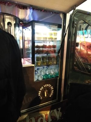 At night  at Bilo & Dilo Food Truck in Nantes