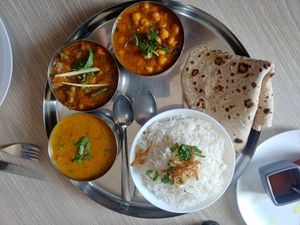 Vegan Tali: dal, chana masala and veg mix at Kalimera India in Limassol