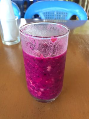 When electric shut down, I got juice instead of smoothie. Don’t recommend this at Paw Paw in Nyaungshwe