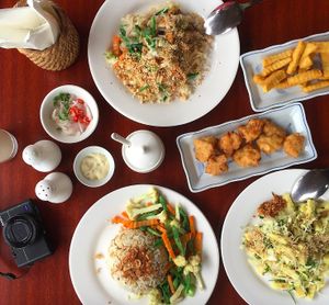 Veggie buffet at Paw Paw in Nyaungshwe