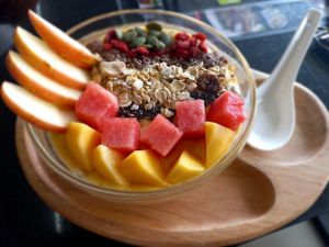 Mango wave smoothie bowl at Alchemy Vegan in Chiang Mai