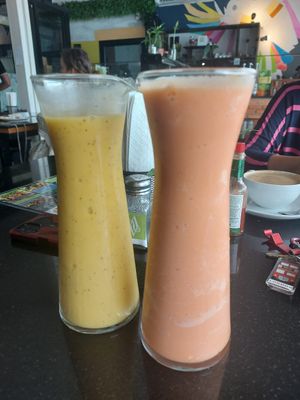 Mango pash & Jamaicano smoothies at Alchemy Vegan in Chiang Mai