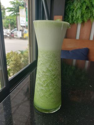 Pineapple greens smoothie at Alchemy Vegan in Chiang Mai