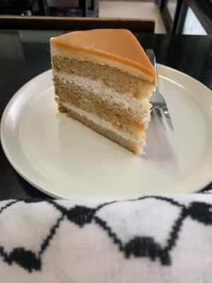 🌴🇵🇸🇪🇸🇵🇸🇹🇭🇵🇸 Coconut Caramel Cake. 100% Apartheid-free! at Alchemy Vegan in Chiang Mai