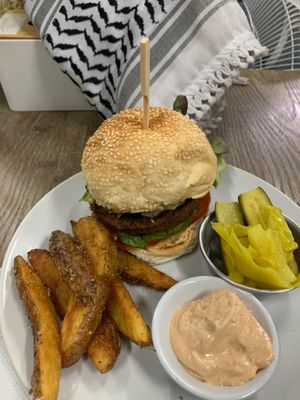 🇵🇸⚖️👩🏽‍🍼🇹🇭🇵🇸Vegan Burger with Pickles and Plant-based Mayonnaise 🌏⚖️🇵🇸🗝️📚🌍🇵🇸 Apartheid-free, from the River - one ful at Alchemy Vegan in Chiang Mai