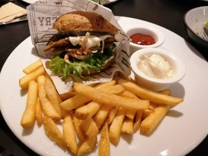 Seitan Burger with fries and dips at Avot Sie in Lappeenranta
