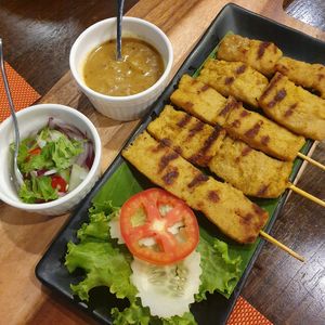 Satay and peanut sauce at Yes Vegan in Pattaya