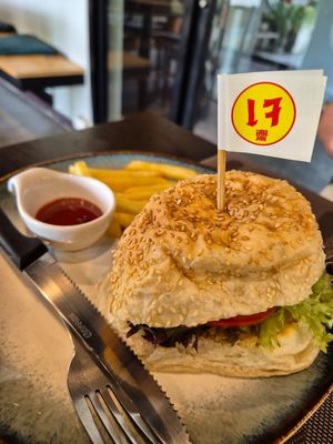Burger with a few fries at Yes Vegan in Pattaya
