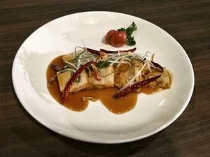 fried tofu with tamarind sauce at Yes Vegan in Pattaya