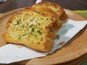 Vegan garlic bread at Yes Vegan in Pattaya
