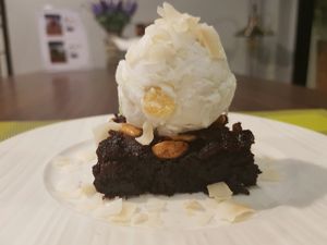 vegan brownie cake with ice cream at Yes Vegan in Pattaya