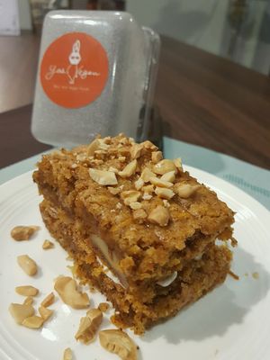 vegan carrot cake at Yes Vegan in Pattaya