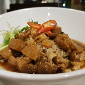 Vegan chicken in mushroom sauce at Yes Vegan in Pattaya