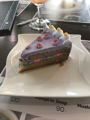 Moist vanilla cake at Yes Vegan in Pattaya