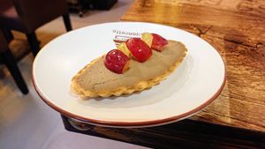 houjicha cream tart at Cozy Corner in East Singapore