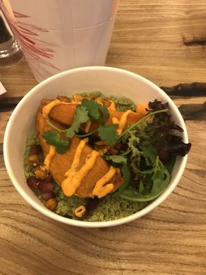 Baked sweet potato, quinoa, spinach, cashew-paprika sauce at Flora No Fauna in Moscow