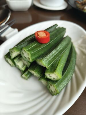 Cold Okra 👍🏻 ~ Mar 25 at Jujube Tree 枣子树素餐厅 - 成都铂金城店 in Chengdu