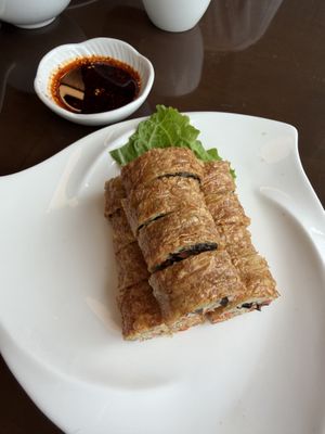 Fried tofu skin with vegetables   at Jujube Tree 枣子树素餐厅 - 成都铂金城店 in Chengdu