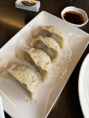 Pan fried dumplings  at Jujube Tree 枣子树素餐厅 - 成都铂金城店 in Chengdu