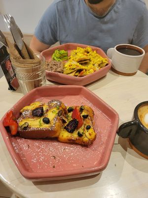 French toast y chilaquiles at Pulpa Amor Liquido  in Mexico City