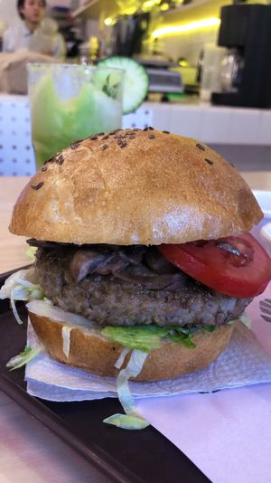 Hamburguesa mascaramelizada at Pulpa Amor Liquido  in Mexico City