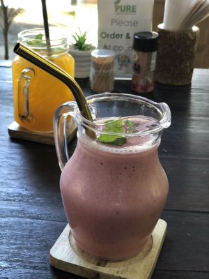 Strawberry banana mylkshake  at Pure Vegan Heaven @Freeative in Chiang Mai