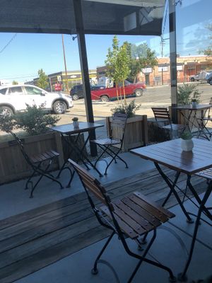 Outdoor seating at Cafe Smitten in Bakersfield