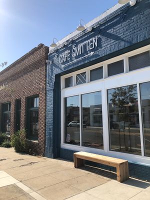 Store front at Cafe Smitten in Bakersfield