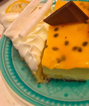 pie de limon y pie de maracuyá  at Pastelería y Panadería Sinfonía in Santiago