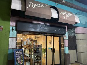 Front  at Pastelería y Panadería Sinfonía in Santiago