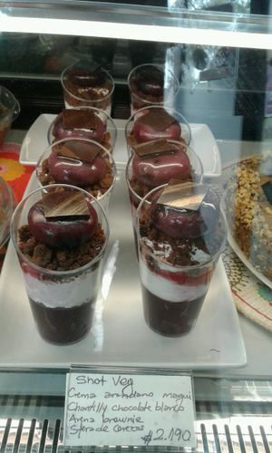 postres!! :p at Pastelería y Panadería Sinfonía in Santiago