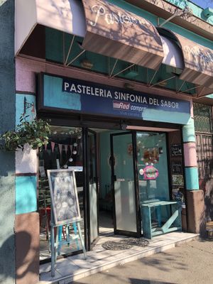 Outside at Pastelería y Panadería Sinfonía in Santiago