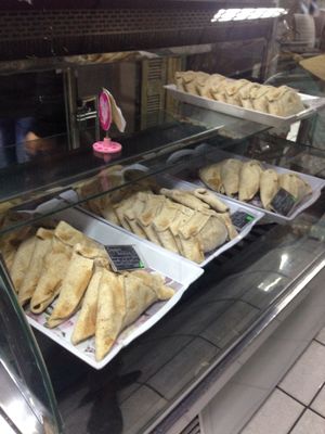 Empanadas at Pastelería y Panadería Sinfonía in Santiago