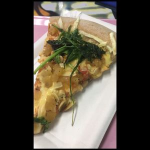 Rúcula y manzana caramelizada at Pastelería y Panadería Sinfonía in Santiago