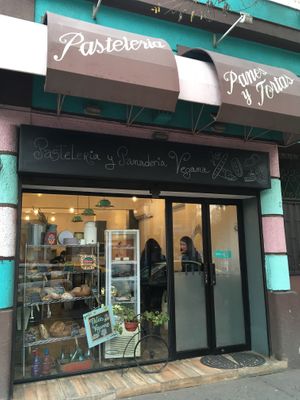 Fully vegan at Pastelería y Panadería Sinfonía in Santiago