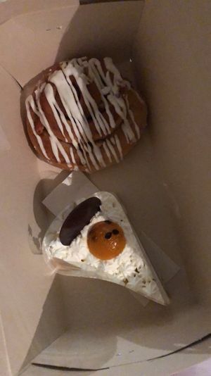 Cinnamon roll and passion fruit pie at Pastelería y Panadería Sinfonía in Santiago