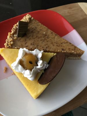 Maracuyá y nuez  at Pastelería y Panadería Sinfonía in Santiago