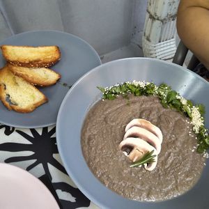 Веганский грибной крем суп с горячими гренками at Koluchka in Rostov-on-don