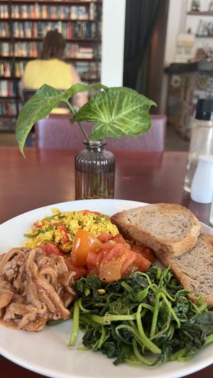 Lok lak mushrooms, scrambled tofu etc  at Footprint Cafes in Siem Reap
