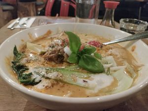 Oh and no chickpeas in the laksa although the menu said there were 🤷 at Vantra Vegan in London