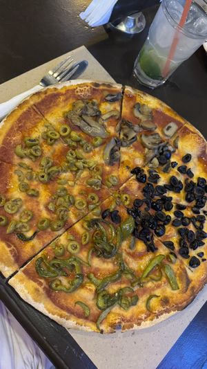 Pizza sin queso  at 5 Esquinas Trattoria in Havana