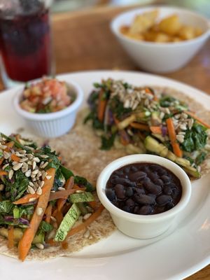 Tacos y orden de patatas at Green Papaya in Tamarindo