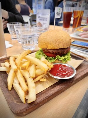 Yummy beyond meat burger !!! at Green Common - Park Central in New Territories