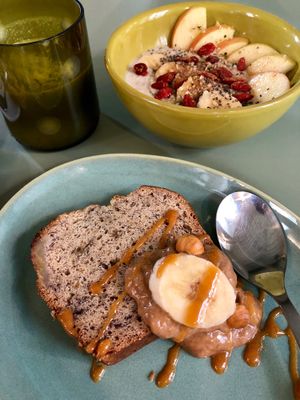 Banana bread and porridge at O Antigo Talho in Lisbon