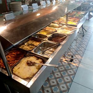 Buffet bem sortido at Espaço Veganista in Porto Alegre